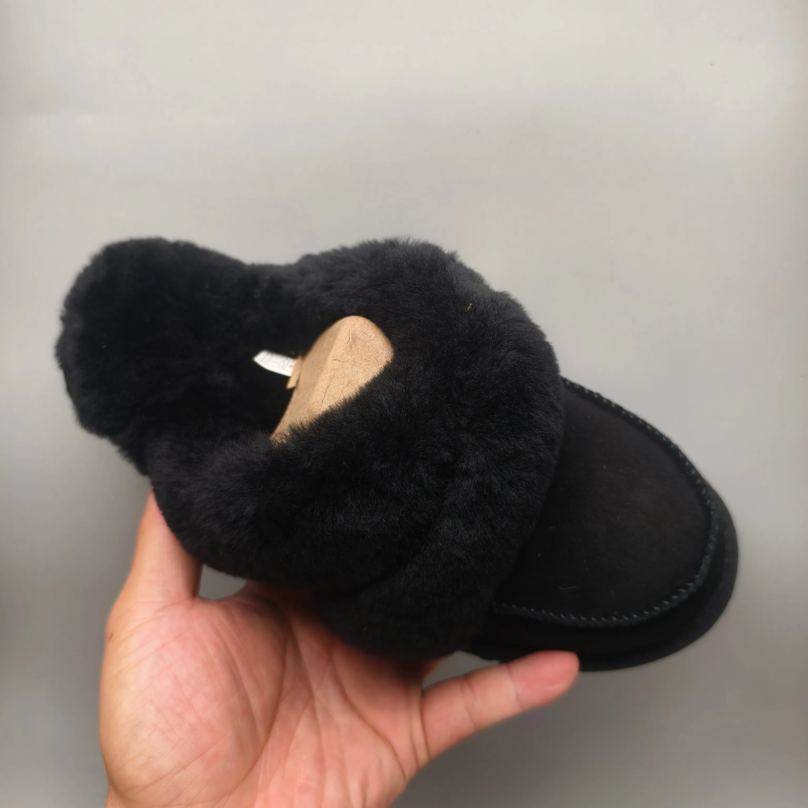 💰400 UGG sheepskin all-in-one snow boots 4571 casual home slippers color: black maroon matching size: 35-40